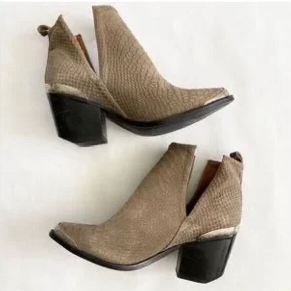 Jeffrey Campbell Cromwell pointed toe Ankle Bootie suede snake embossed 10 - Picture 16 of 16